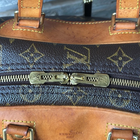 LOUIS VUITTON LV Excursion HandBag Monogram with Dustbag and COA. - Picture 10 of 17